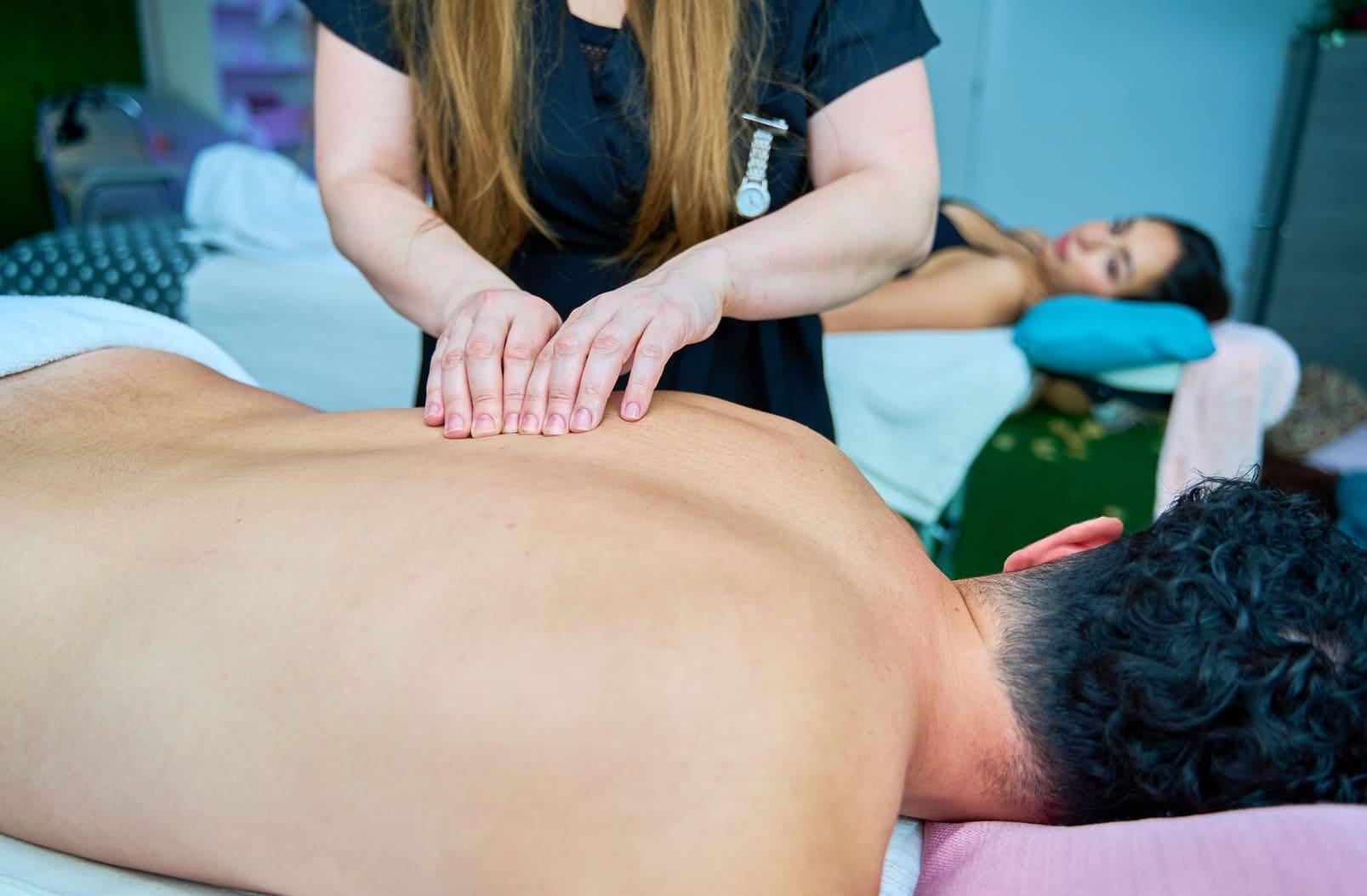 Masajes relajantes antiestrés | Beneficios, tipos y todo lo que necesitas saber